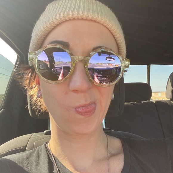 Meet your Posher, Luna - Picture 3 of 11